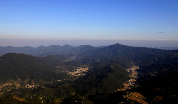 山區(qū)清晨風光
