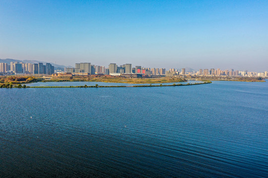 航拍云南昆明滇池草海