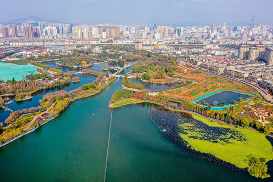 航拍云南昆明大觀公園滇池草海