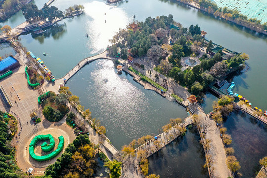 航拍云南昆明大觀公園滇池草海