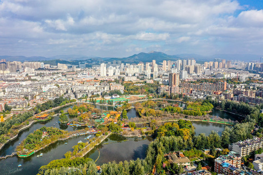 航拍云南昆明翠湖公園風(fēng)光