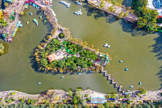 航拍云南昆明翠湖公園風(fēng)光