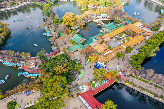 航拍云南昆明翠湖公園風(fēng)光