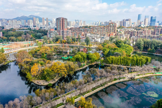航拍云南昆明翠湖公園風(fēng)光