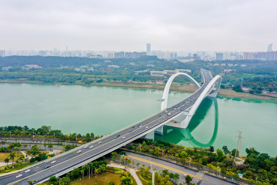 航拍廣西南寧邕江南寧大橋