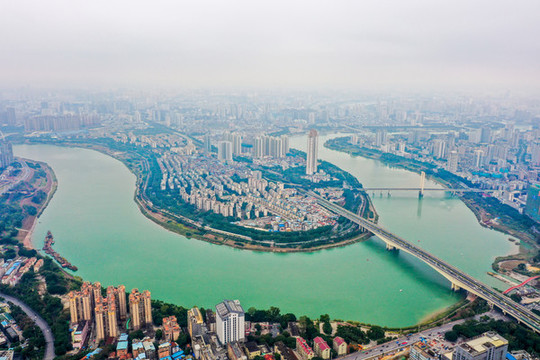 航拍廣西南寧邕江白沙半島風(fēng)光