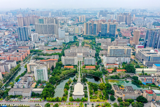 航拍廣西大學(xué)校園風(fēng)光