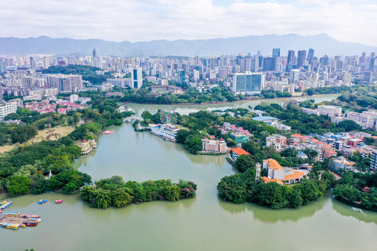 航拍福建福州左海公園風(fēng)光