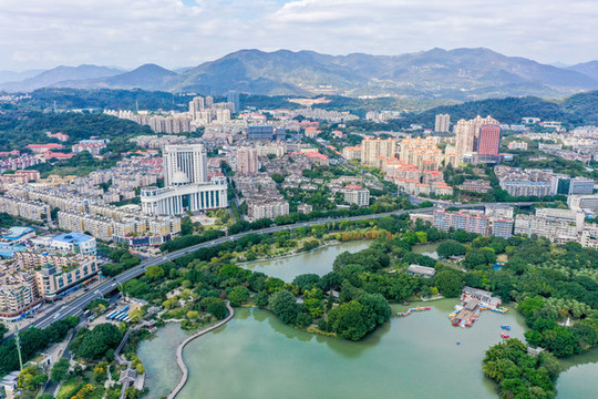 航拍福建福州左海公園風(fēng)光