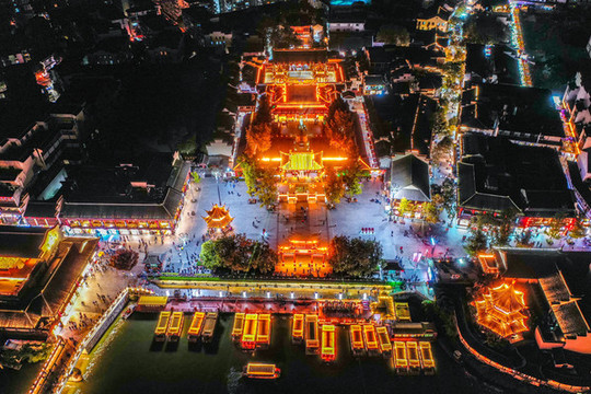 航拍南京秦淮河游船碼頭夜景