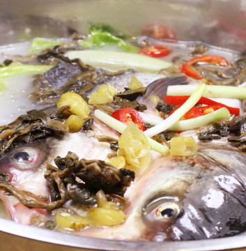 蘿卜菜煮魚頭