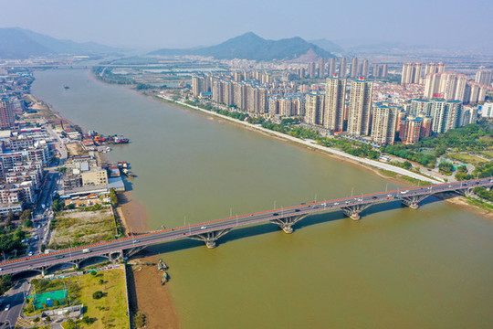航拍珠海斗門黃楊河井岸大橋