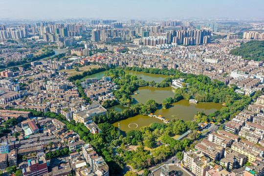 航拍廣東中山逸仙湖公園風(fēng)光