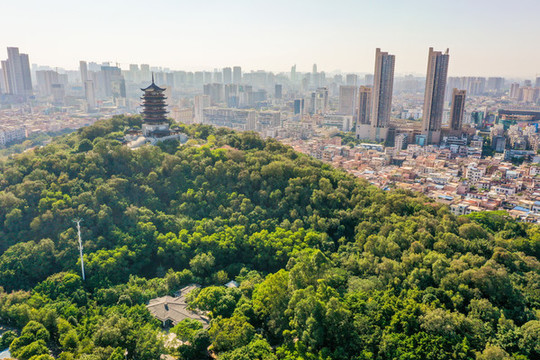 航拍佛山礌崗山頂魁星閣