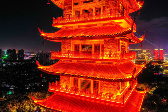 航拍佛山礌崗山頂魁星閣夜景