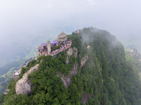 航拍欒川老君山最高峰馬鬃嶺