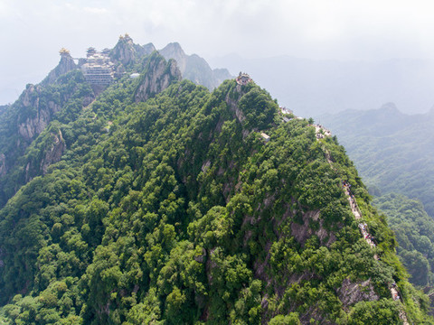 航拍欒川老君山最高峰馬鬃嶺
