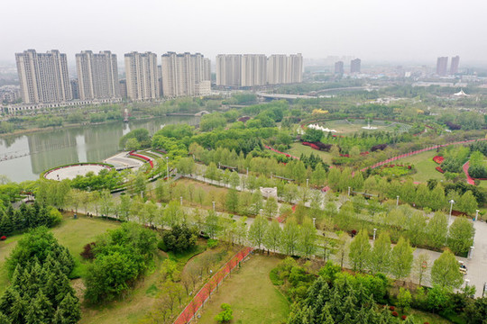 航拍河南新鄭軒轅湖公園風(fēng)光