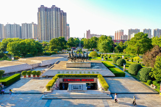 航拍洛陽(yáng)周王城天子駕六博物館