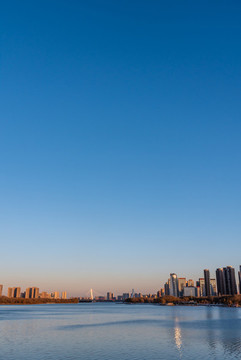 夕陽下中國遼寧沈陽渾河風景