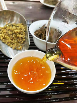 滇紅金絲螺茶水特寫
