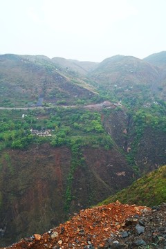 云霧繚繞大山