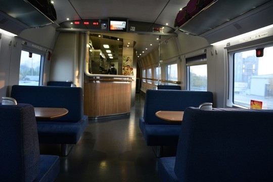 高鐵列車(chē)餐車(chē)
