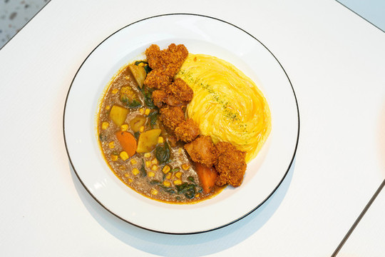 炸雞塊咖喱蛋包飯
