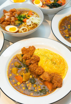 炸雞塊咖喱蛋包飯