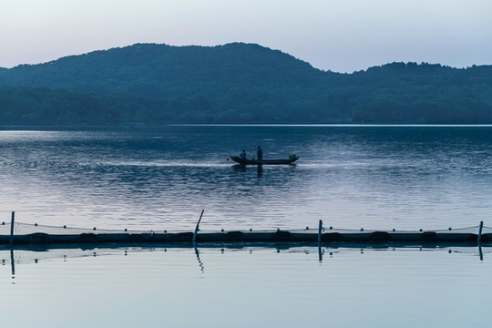 武漢東湖傍晚的風(fēng)景