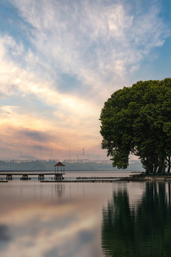 武漢東湖日落時分的風景