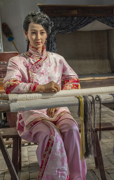 古代刺繡繡女