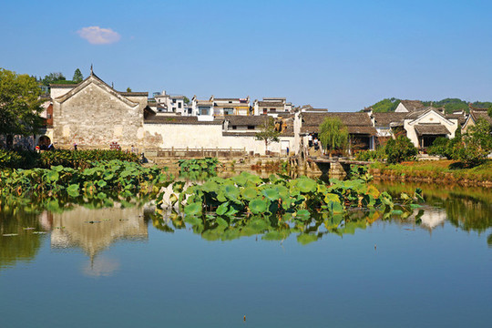 呈坎古村池塘