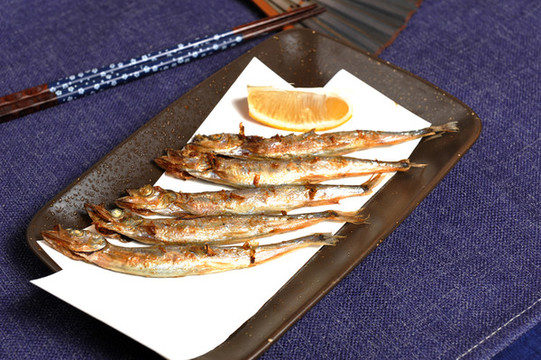 鹽烤多春魚