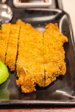 一盤咖喱豬排飯