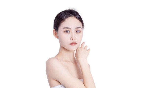 東方女性的臉部特寫