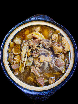 香噴噴砂鍋燉鴨肉土菜