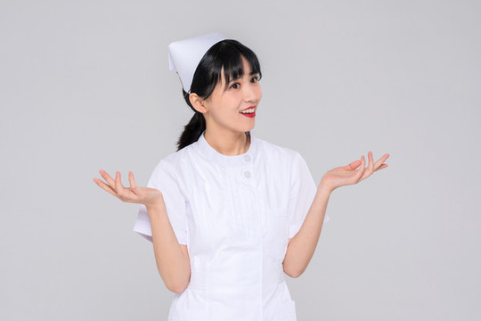 年輕的女護(hù)士