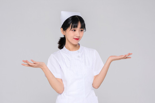 年輕的女護(hù)士