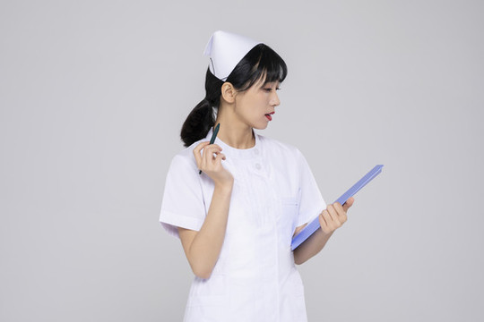 年輕的女護士