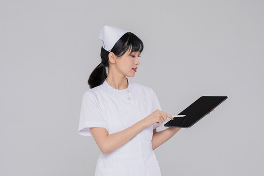 年輕的女護(hù)士