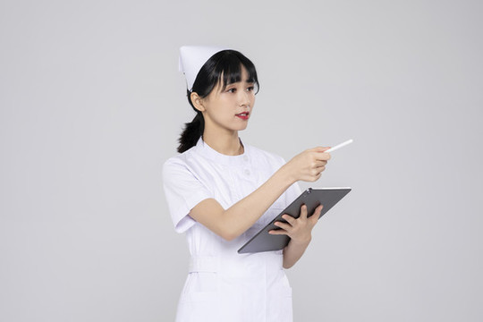 年輕的女護(hù)士