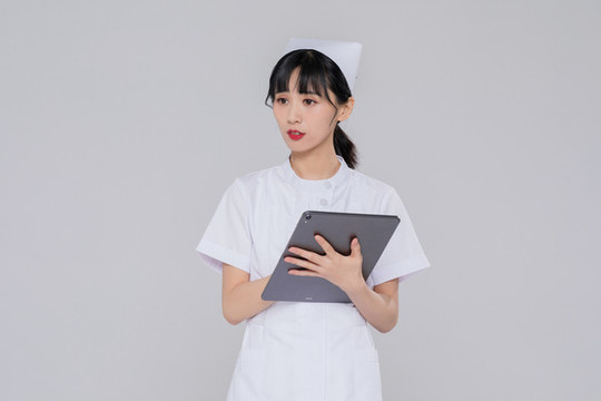 年輕的女護(hù)士