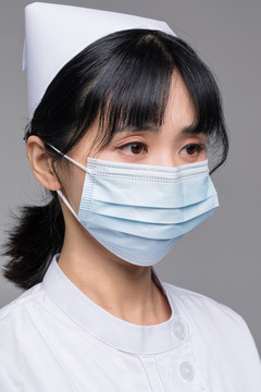 年輕的女護(hù)士