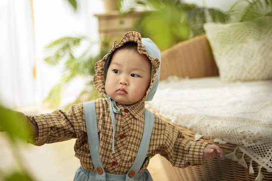 戴著帽子兒童
