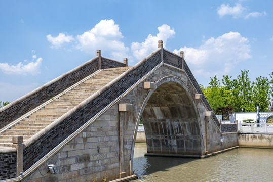 蘇州楓橋景區(qū)石拱橋