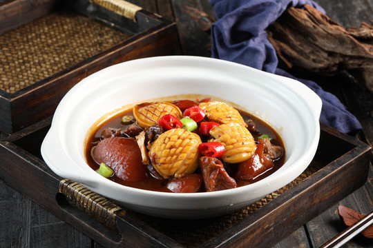 鮑魚扣豬蹄