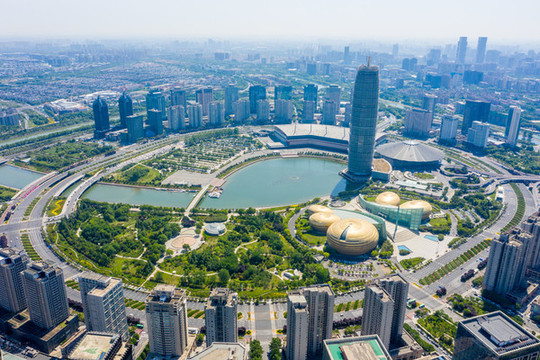 航拍河南鄭州鄭東新區(qū)CBD
