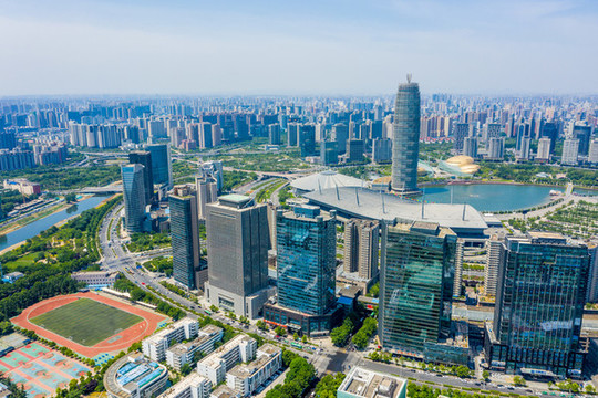 航拍河南鄭州鄭東新區(qū)CBD