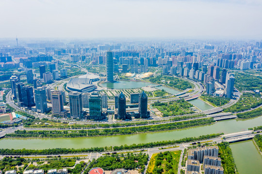 航拍河南鄭州鄭東新區(qū)CBD